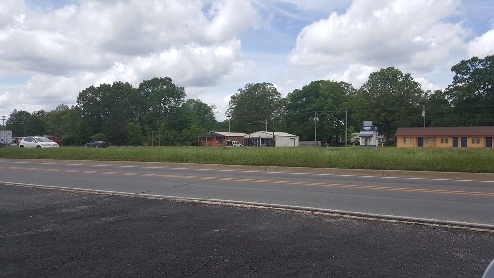 I-30 Commercial Building in Benton: 15412 Interstate 30 N, Benton, AR 72019